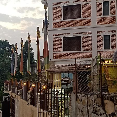 Hotel Kings Покхара Екстер'єр фото